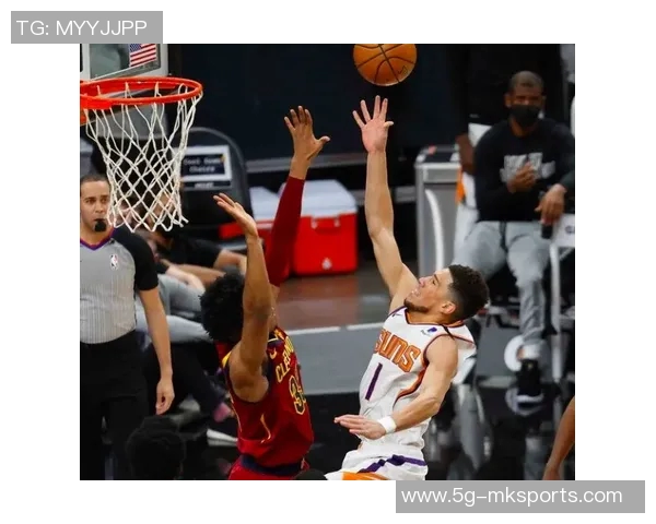 卡梅隆约翰逊火力全开13投6中贡献16分3篮板并罚球4中3表现出色