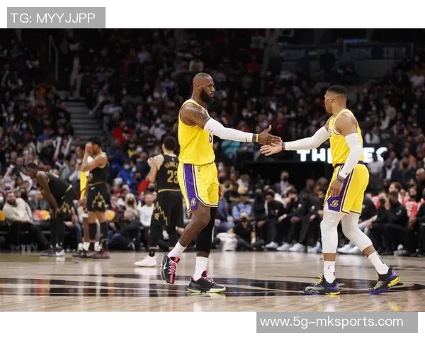 詹姆斯关键时刻得分创历史新高威少每分钟贡献166分表现抢眼 詹姆斯关键时刻得分创历史新高威少每分钟贡献166分表现抢眼